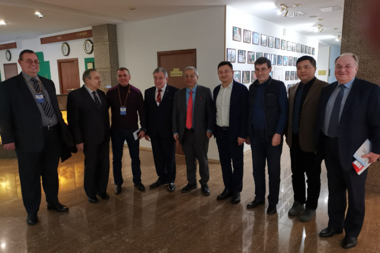 Встреча представителей Фонда "Союз" с председателем госсовета Республики Крым В.Константиновым