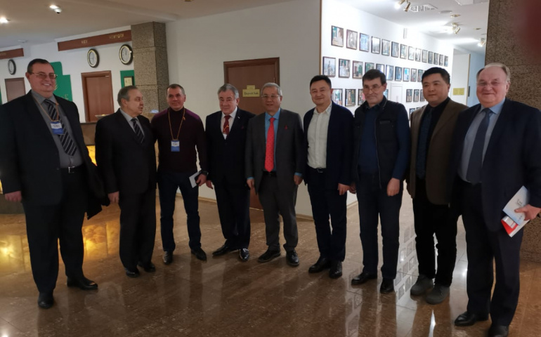 Встреча представителей Фонда "Союз" с председателем госсовета Республики Крым В.Константиновым